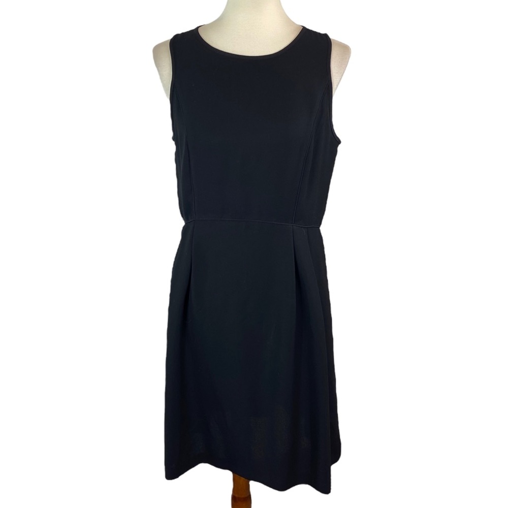 Woman’s Ann Taylor LOFT sleeveless black dress size 8